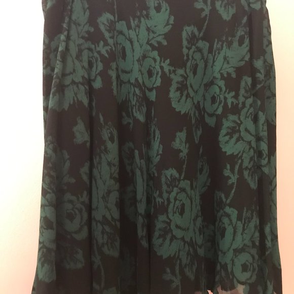 Rayon Chiffon Flared Mini Skirt Black With Green Roses - Picture 1 of 3